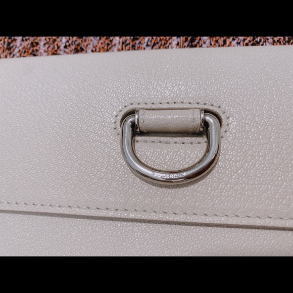 BURBERRY D-ring Leather Pouch With Coin Case - Picture 6 of 16